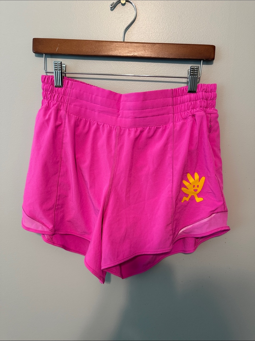 Lululemon Women’s Hotty Hot shorts sz 10